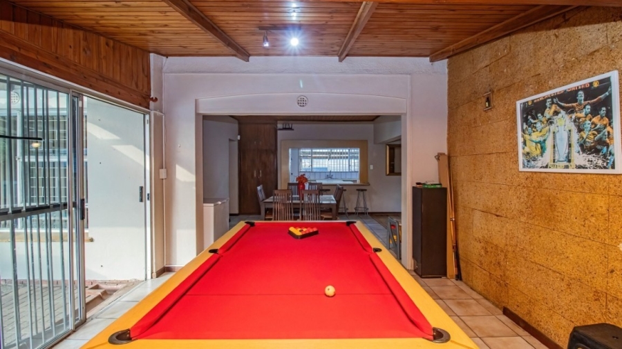 4 Bedroom Property for Sale in Oakglen Western Cape